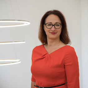 Unabhängiger Finanzmaklerin der DKG