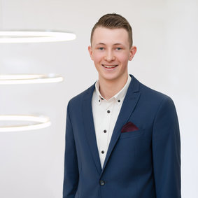 Finanzmaklerassistent der DKG